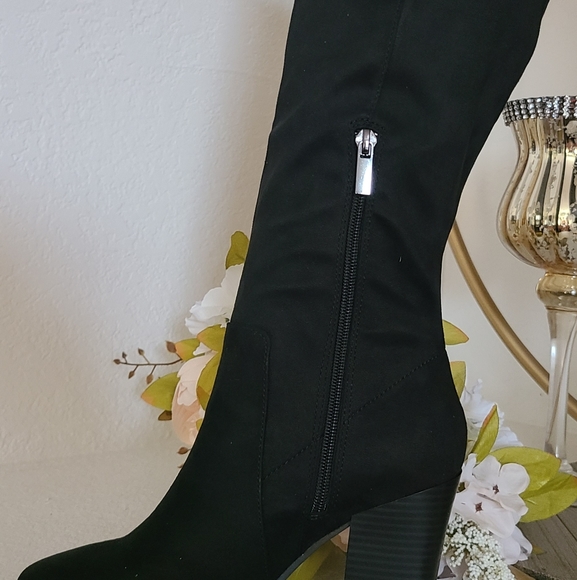 Boots - Picture 3 of 4